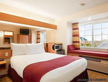 Microtel & By Wyndham Hotel 2*