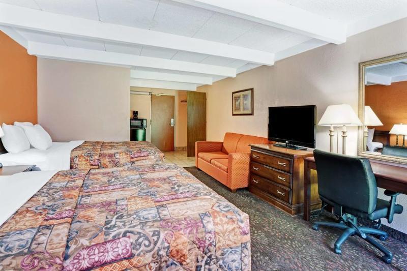 Hotel Microtel & By Wyndham 2*
