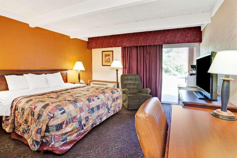 Microtel & By Wyndham Hotel 2*